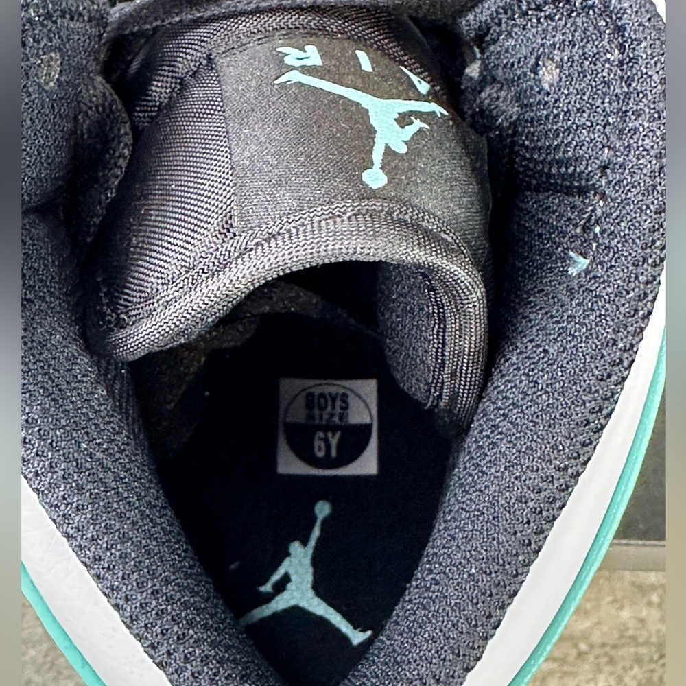 Jordan 1 Mid - Picture 8 of 11
